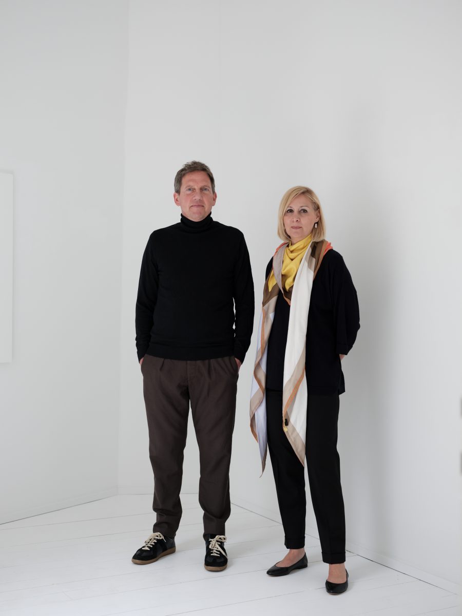 Robert Danch und Ljiljana Radlovic vor weißer Wand.